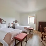 Casa de hóspedes Deluxe Bedroom In Farmhouse, Swimming Pool, By Timecooler 3*
