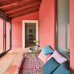 Casa de hóspedes Deluxe Bedroom In Farmhouse, Swimming Pool, By Timecooler 3*