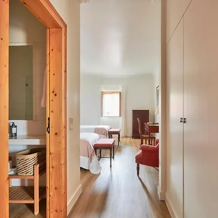ゲストハウス Deluxe Bedroom In Farmhouse, Swimming Pool, By Timecooler Sobral de Monte Agraço