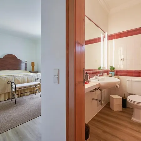 Guest house Deluxe Bedroom In Farmhouse, Swimming Pool, By Timecooler *