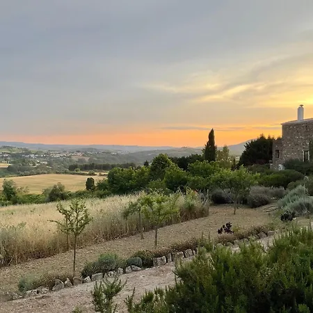 ゲストハウス Deluxe Bedroom In Farmhouse, Swimming Pool, By Timecooler Sobral de Monte Agraço
